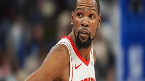 王哲林24分9板，余嘉豪21分助力，浙江险胜上海，总比分2-1领先